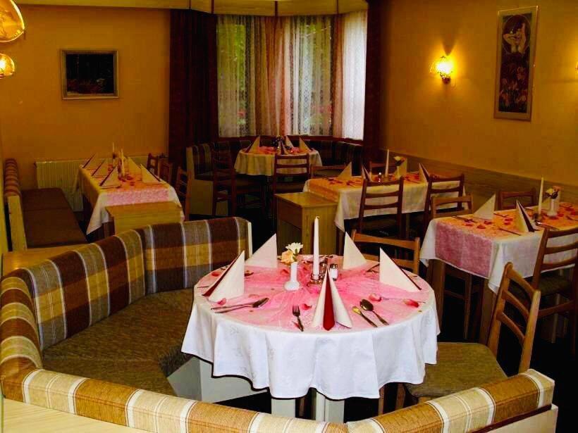 Restaurace A Penzion Maja Benecko Kültér fotó