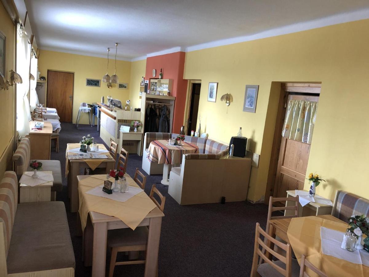 Restaurace A Penzion Maja Benecko Kültér fotó
