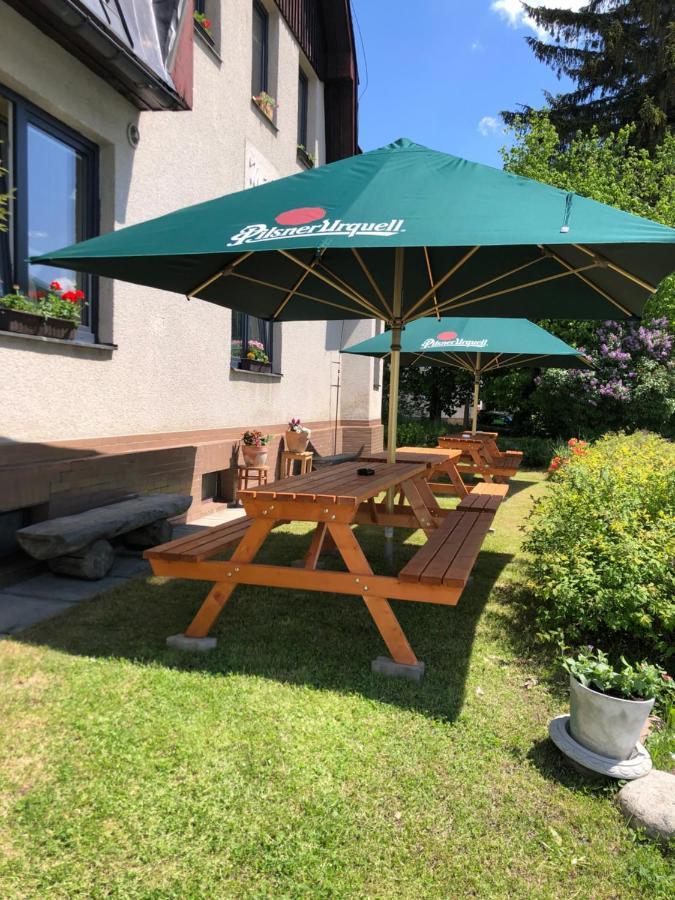 Restaurace A Penzion Maja Benecko Kültér fotó