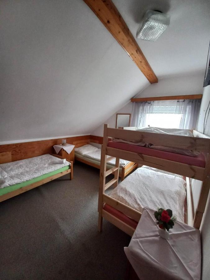Restaurace A Penzion Maja Benecko Kültér fotó